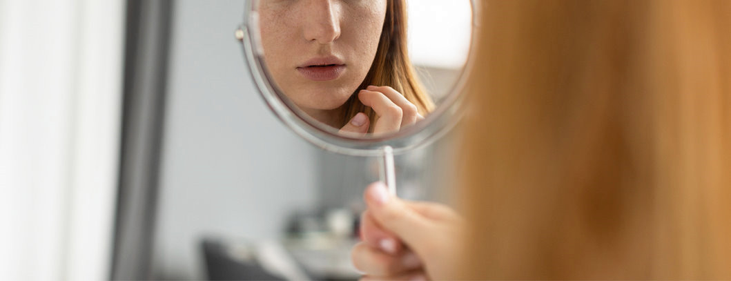 墊下巴後遺症 1.疤痕攣縮